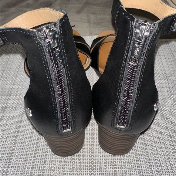 UGG 7.5 Black Tan Interior Cross Cross Ankle Strap Back Zip Wedge Sandals - Picture 5 of 11